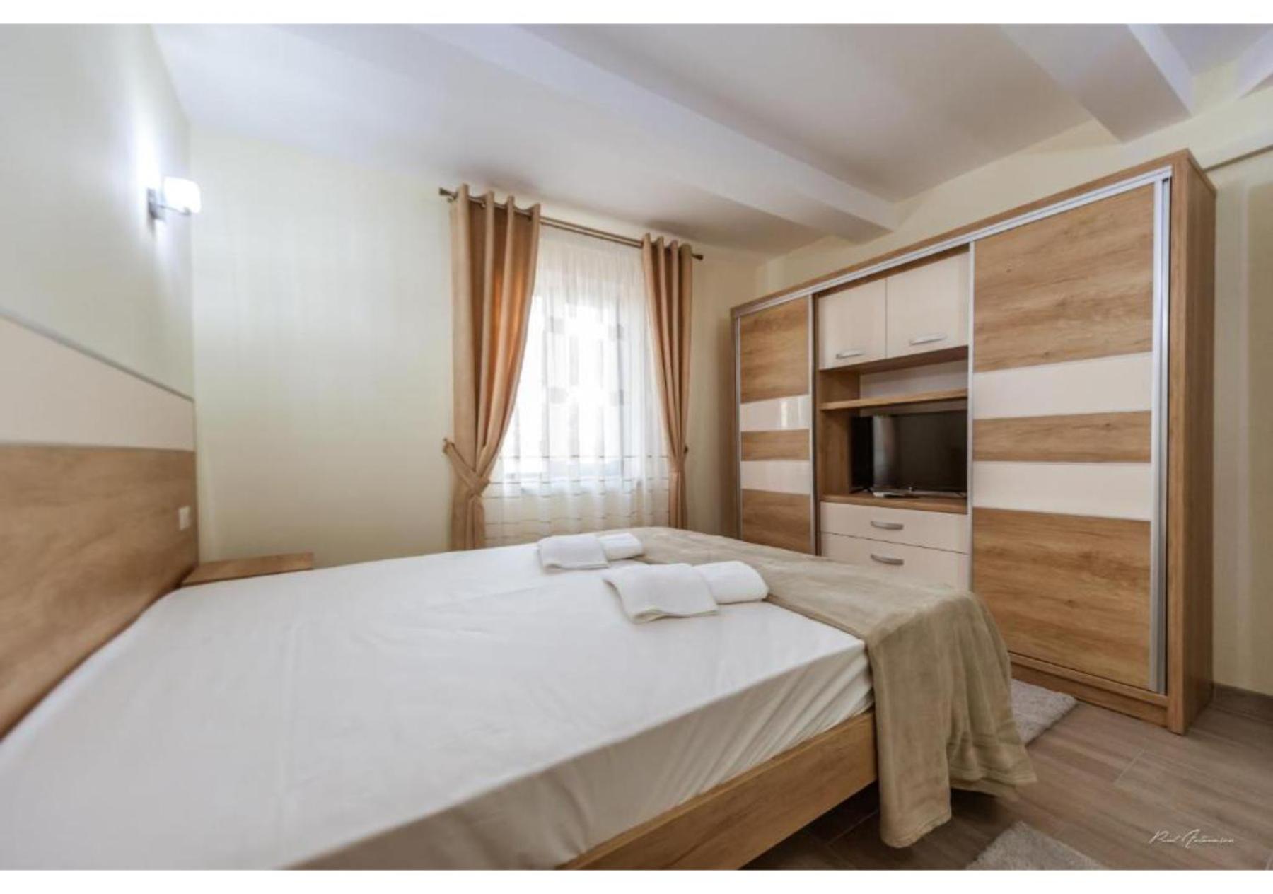 Luxury Apartment Πιτέστι Εξωτερικό φωτογραφία